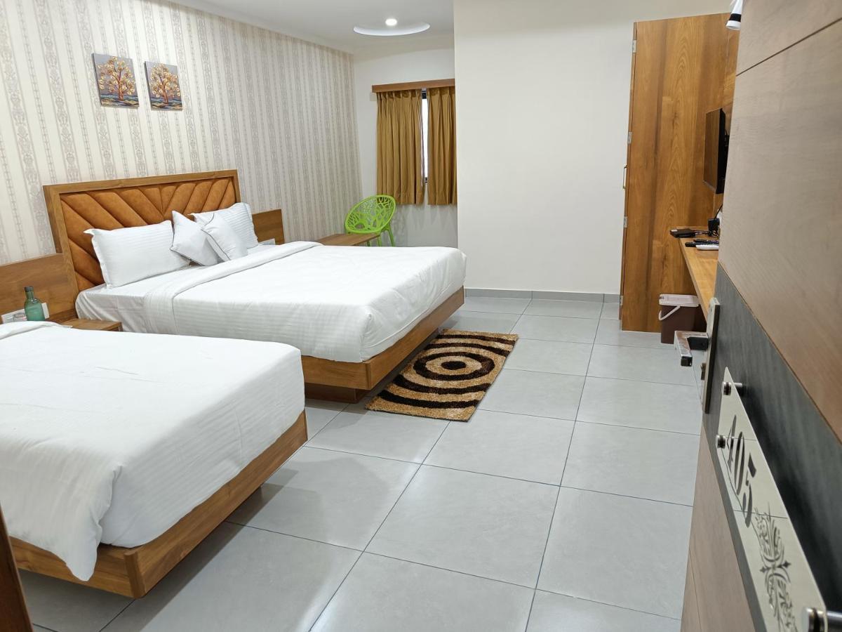 Hotel Lotus Ānand Extérieur photo