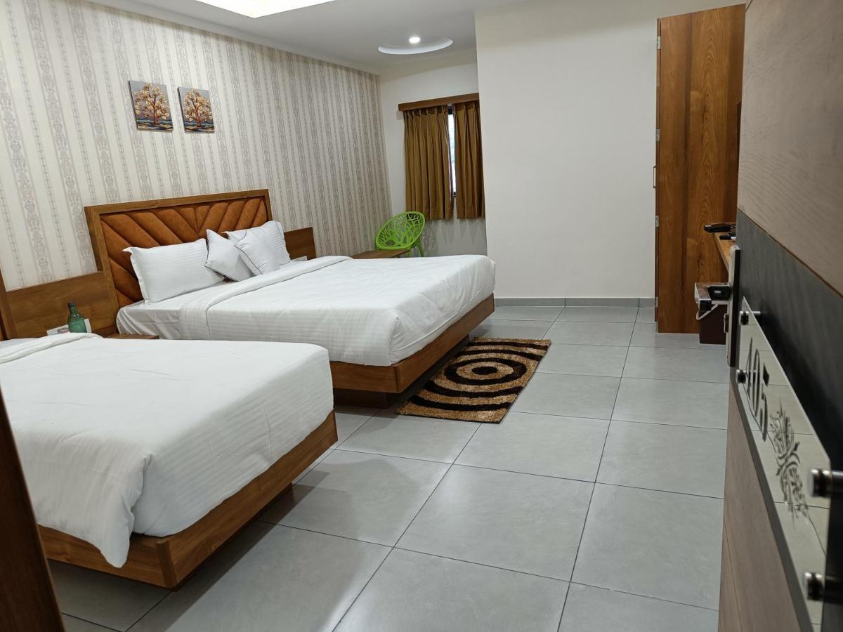 Hotel Lotus Ānand Extérieur photo